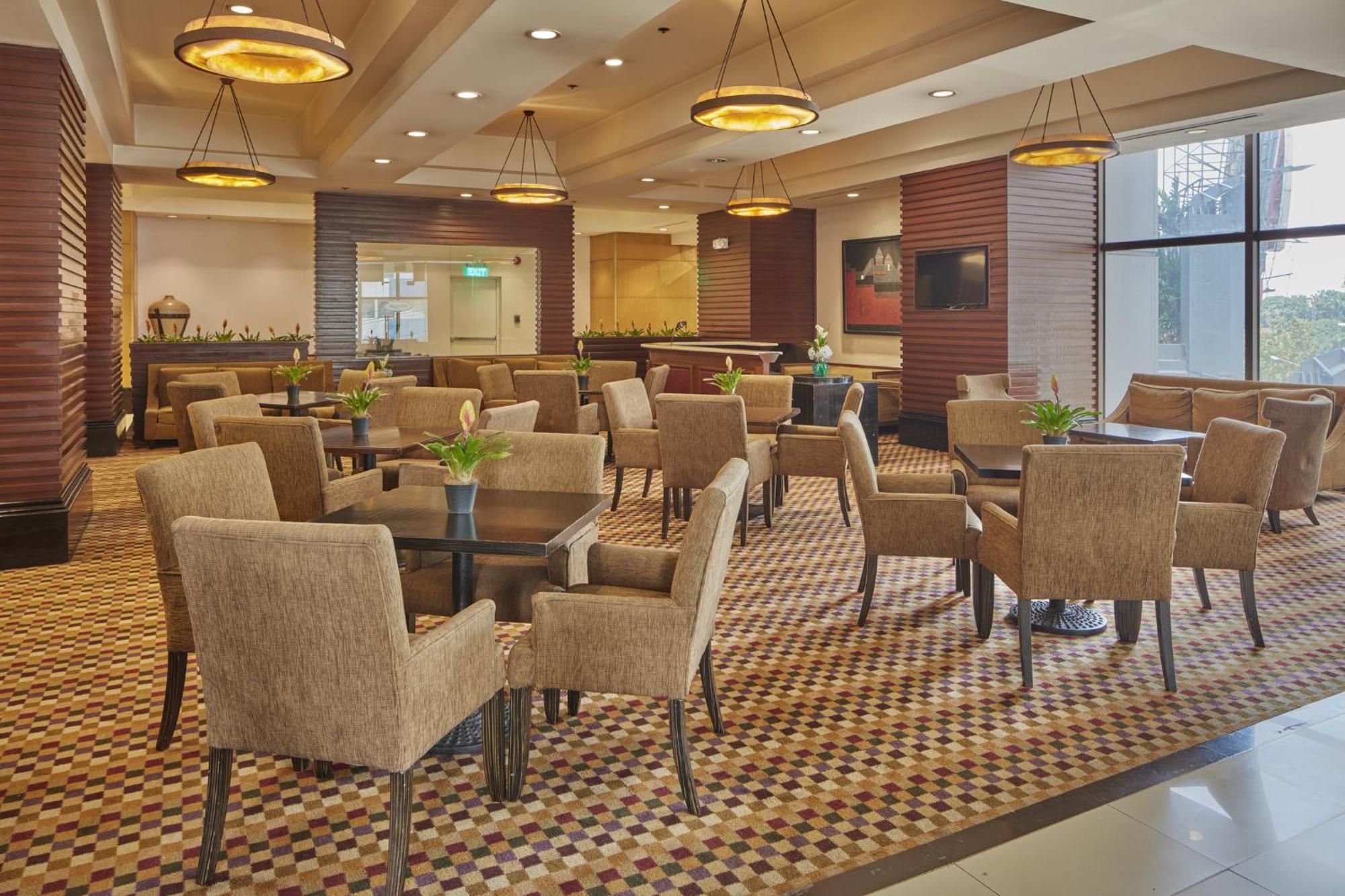 Holiday Inn & Suites Manila Galleria By Ihg Pasig City Esterno foto