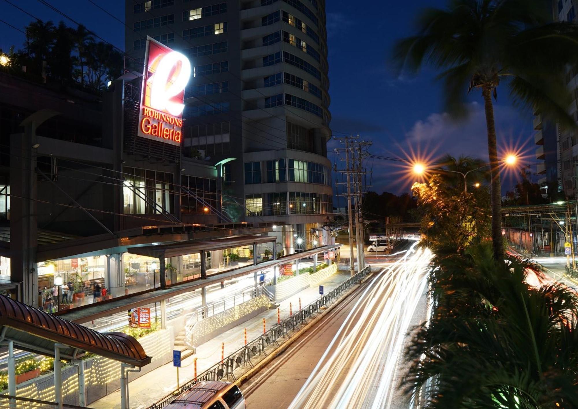 Holiday Inn & Suites Manila Galleria By Ihg Pasig City Esterno foto
